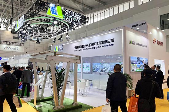 YABO鸭脖携前沿光伏产品亮相济南太阳能展，助力低碳生态文明发展