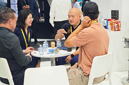 超越无限！YABO鸭脖亮相澳洲展，促进可再生能源发展