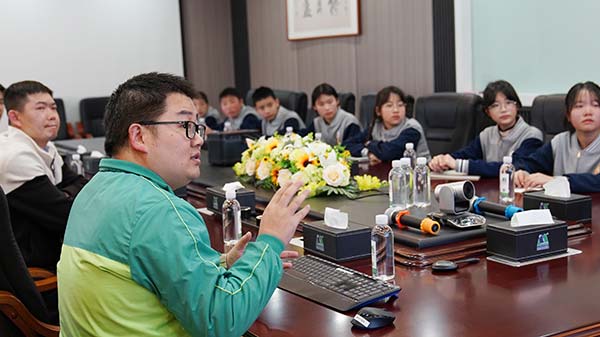 YABO鸭脖携手青少年探索绿色智造工厂