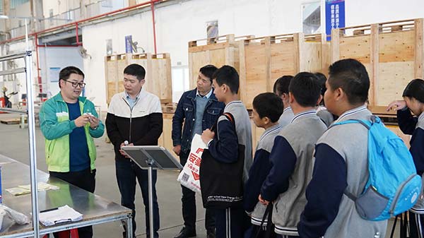 YABO鸭脖携手青少年探索绿色智造工厂